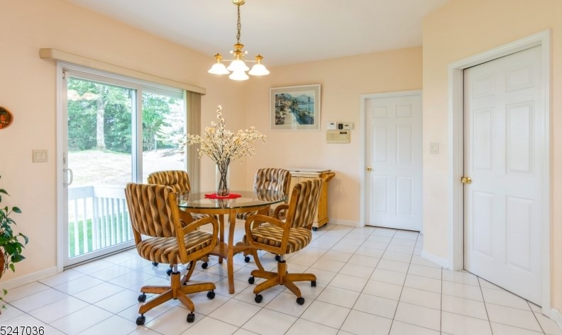 50 Deanna Dr, East Hanover NJ 07936-3208 exterior