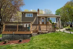 29 Madison Dr, Ogdensburg, NJ 07439 - Photo 1