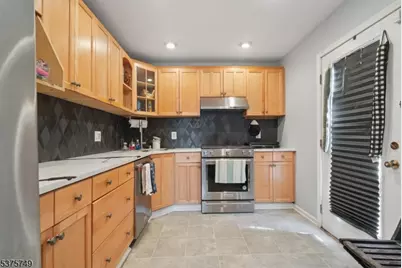 47 Howard Ct, Newark, NJ 07103 - Photo 11