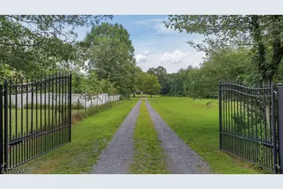 19 Allens Corner Rd, Raritan Township, NJ 08822 - Photo 1