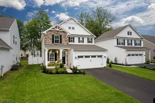 39 Oakwood Blvd, Union Township, NJ 08827 - Photo 1