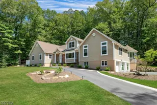 438 Pepperidge Tree Ln, Kinnelon, NJ 07405 - Photo 1