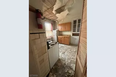 51 Brookwood St, East Orange, NJ 07018 - Photo 11