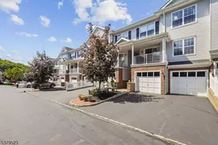 611 Knollwood Ct, Denville, NJ 07834 - Photo 1