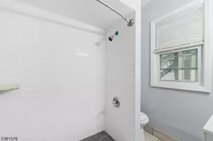 147 Seymour Ave, Newark, NJ 07108 - Photo 15