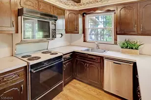 22 Valley View Dr, East Hanover Township, NJ 07936 - Photo 7