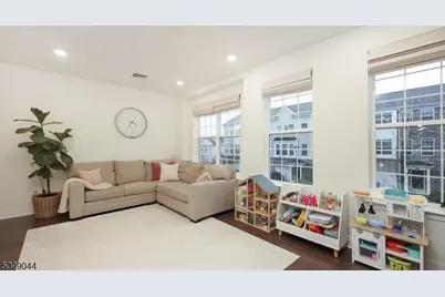 305 Saratoga Ct, Branchburg Township, NJ 08876 - Photo 7