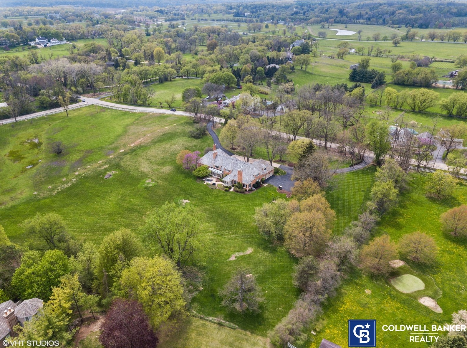 40 Ridge Rd, Hoffman Estates IL  60010-2604 exterior