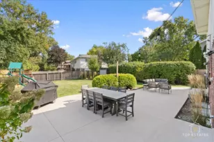 1285 Warwick Ct, Deerfield, IL 60015 - Photo 17