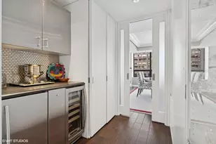 180 E Pearson St, Chicago, IL 60611 - Photo 11