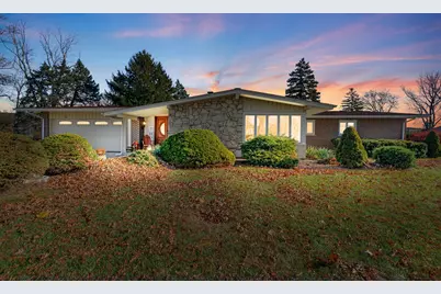 23 Croydon Lane, Oak Brook, IL 60523 - Photo 1