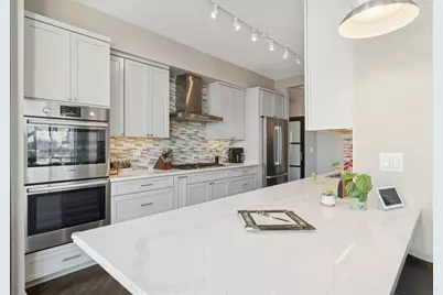 233 E 13th Street #1005, Chicago, IL 60605 - Photo 9