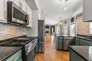 1202 Carey Dr, McHenry, IL 60050 - Photo 3