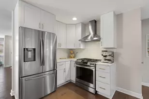 1036 Warrington Rd, Deerfield, IL 60015 - Photo 13