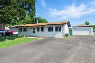 34W928 N James Dr, Saint Charles, IL 60174 - Photo 1