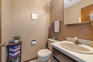 2439 N Windsor Dr, Arlington Heights, IL 60004 - Photo 21