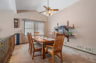 2439 N Windsor Dr, Arlington Heights, IL 60004 - Photo 7