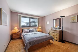 2439 N Windsor Dr, Arlington Heights, IL 60004 - Photo 13