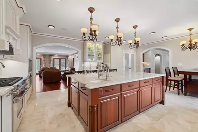 719 Midwest Club Parkway, Oak Brook, IL 60523 - Photo 11