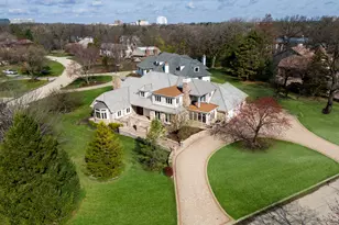 719 Midwest Club Pkwy, Oak Brook, IL 60523 - Photo 3