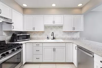 2062 Creekside Drive, Wheaton, IL 60189 - Photo 17