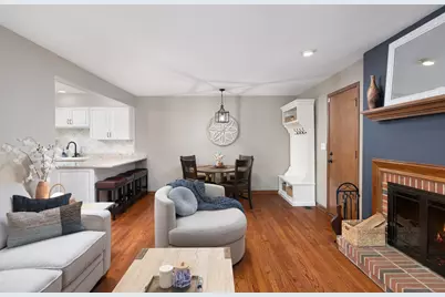 2062 Creekside Drive, Wheaton, IL 60189 - Photo 11