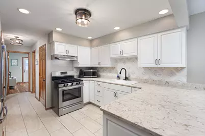 2062 Creekside Drive, Wheaton, IL 60189 - Photo 19