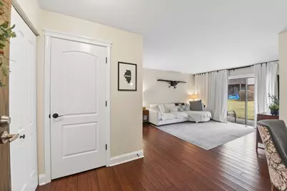 1223 Sandhurst Court #D1, Schaumburg, IL 60193 - Photo 3