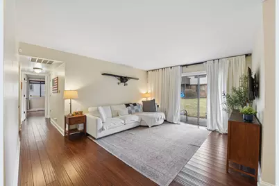 1223 Sandhurst Court #D1, Schaumburg, IL 60193 - Photo 5