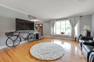613 Thames Dr, Schaumburg, IL 60193 - Photo 3