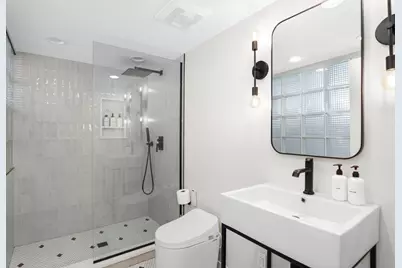 2037 W McLean Avenue, Chicago, IL 60647 - Photo 25