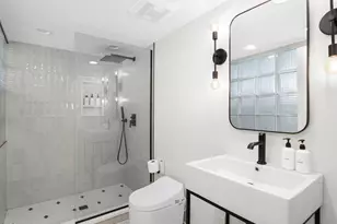 2037 W McLean Ave, Chicago, IL 60647 - Photo 25