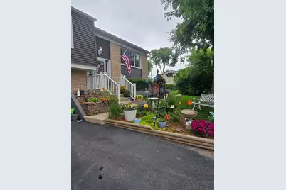 2208 Hiawatha Parkway, Woodridge, IL 60517 - Photo 5