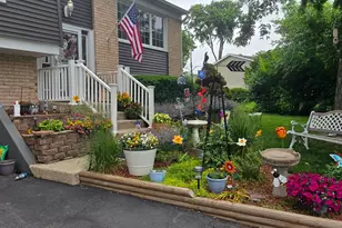 2208 Hiawatha Pkwy, Woodridge, IL 60517 - Photo 5