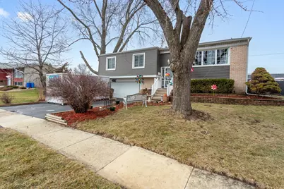 2208 Hiawatha Parkway, Woodridge, IL 60517 - Photo 3