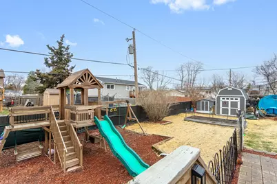 2208 Hiawatha Parkway, Woodridge, IL 60517 - Photo 29