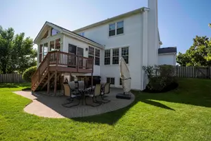 693 Providence Ln, Lindenhurst, IL 60046 - Photo 3