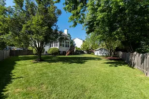 693 Providence Ln, Lindenhurst, IL 60046 - Photo 5