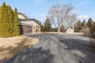 38W512 Bittersweet Ln, Elgin, IL 60124 - Photo 21