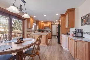 38W512 Bittersweet Ln, Elgin, IL 60124 - Photo 9