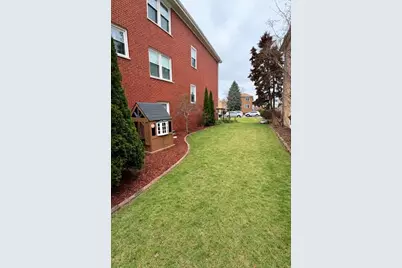 3325 W Columbia Avenue, Lincolnwood, IL 60712 - Photo 3