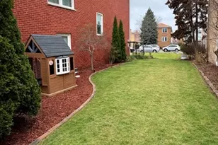 3325 W Columbia Ave, Lincolnwood, IL 60712 - Photo 3