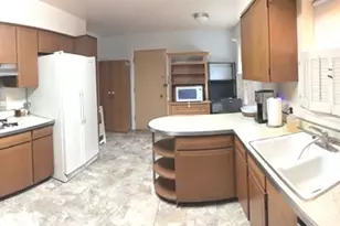 3325 W Columbia Ave, Lincolnwood, IL 60712 - Photo 7