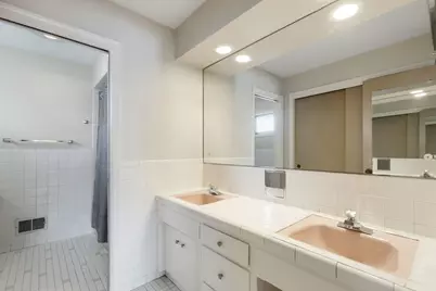 [Address not provided], Lincolnwood, IL 60712 - Photo 25