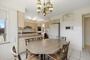 7241 N Lowell Ave, Lincolnwood, IL 60712 - Photo 11