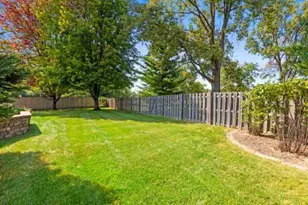 2S534 Danbury Dr, Glen Ellyn, IL 60137 - Photo 3