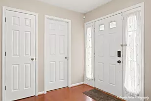 910 Sweetflower Dr, Hoffman Estates, IL 60169 - Photo 3