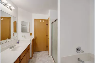 8 Elizabeth Court, Lake in the Hills, IL 60156 - Photo 13