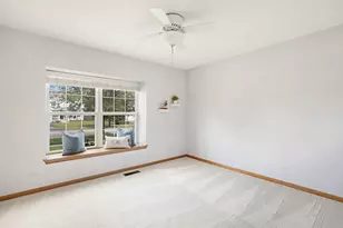 34220 N Wineberry Ln, Round Lake, IL 60073 - Photo 13