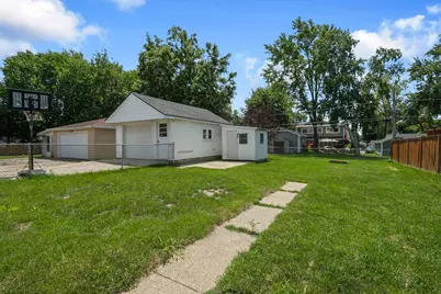 17931 W Gages Lake Road, Grayslake, IL 60030 - Photo 15